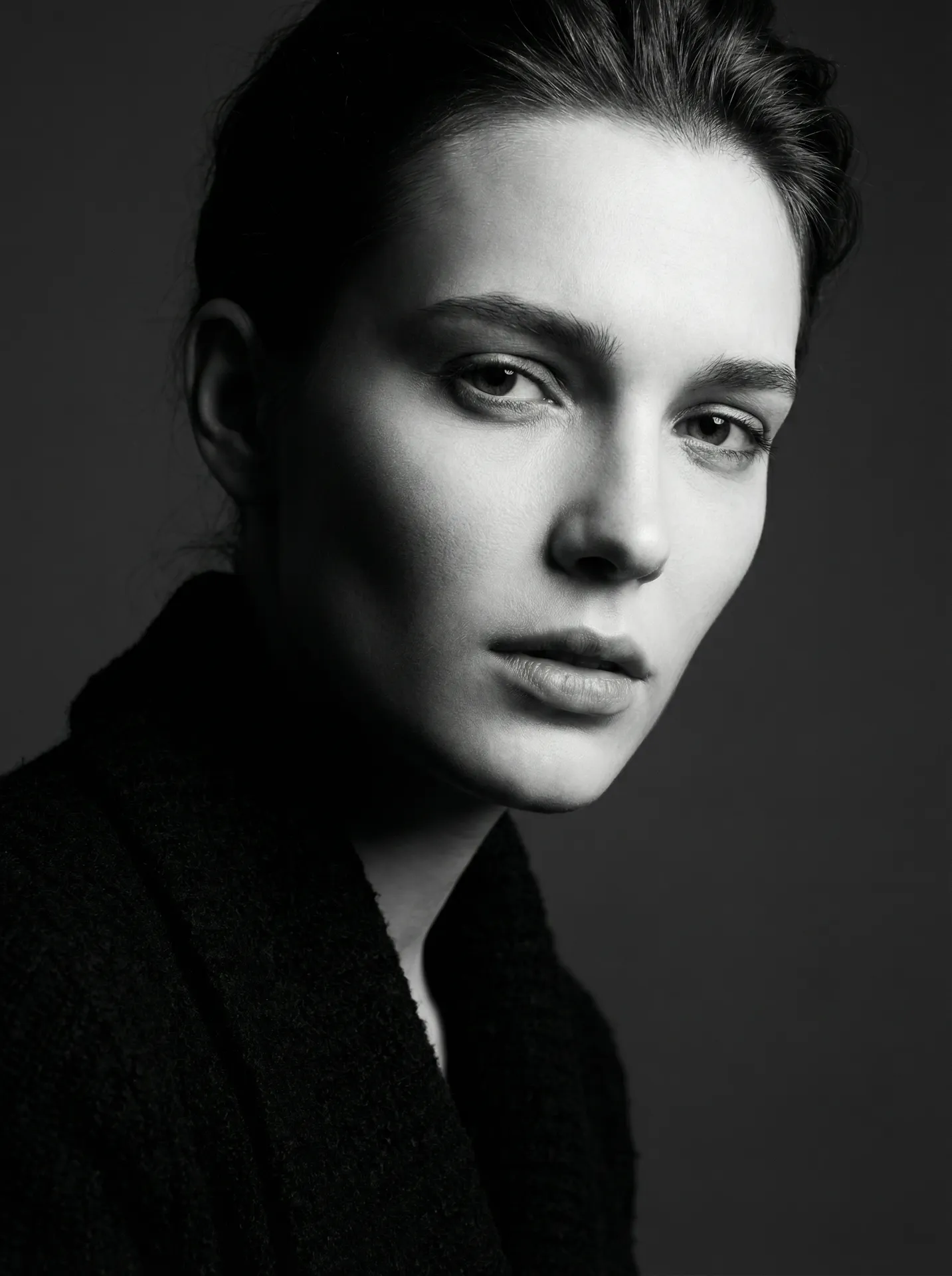 黑白优雅人像短片